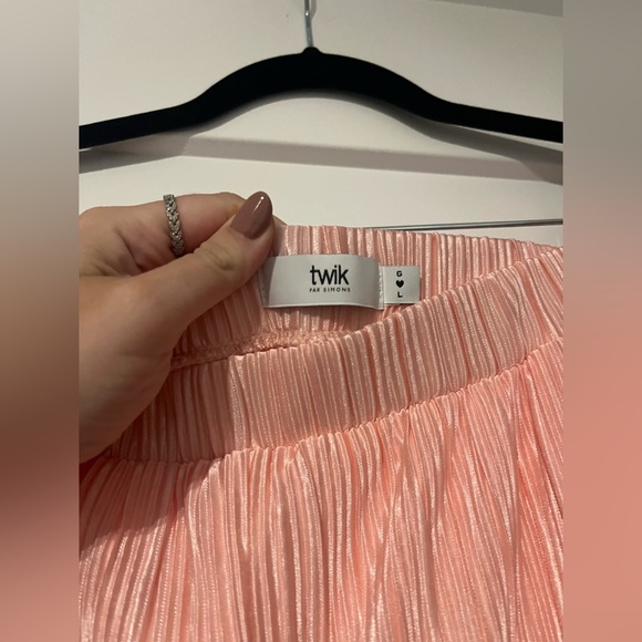 Simons Twik Pleated Shirt & Pants Set Pink Size L NWOT - Picture 12 of 13